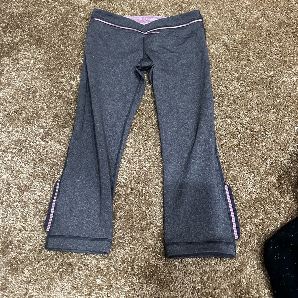 Lululemon size 8 capris